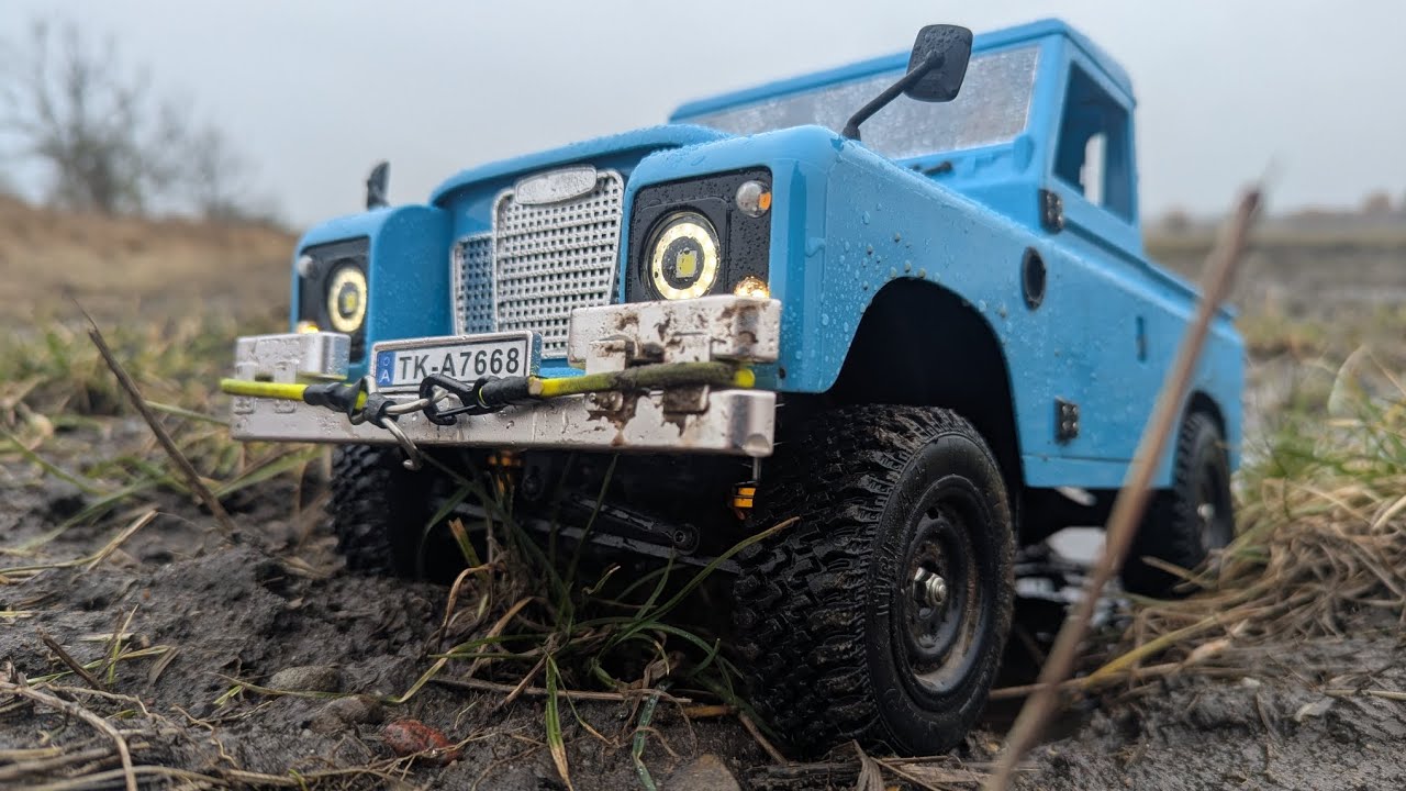 Rc Pinecone Model 1/10 scale Landrover - Muddy country road Testrun 