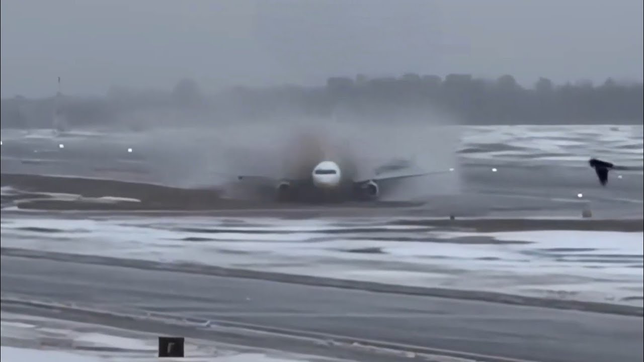 Plane landing goes horribly wrong