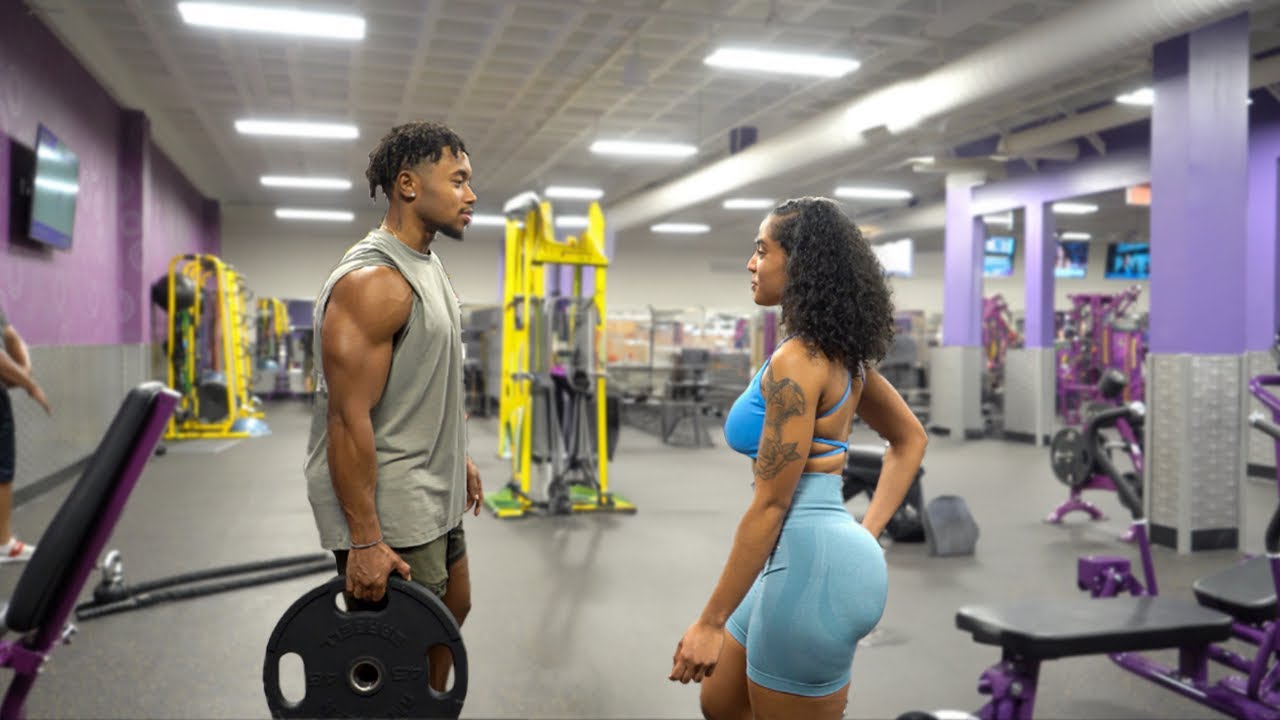 I RAN INTO AN OLD FRIEND! | *i think she likes me*