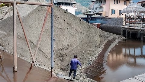 Barge unloads 2800 tons of ore - video from the start - Relaxing Flow