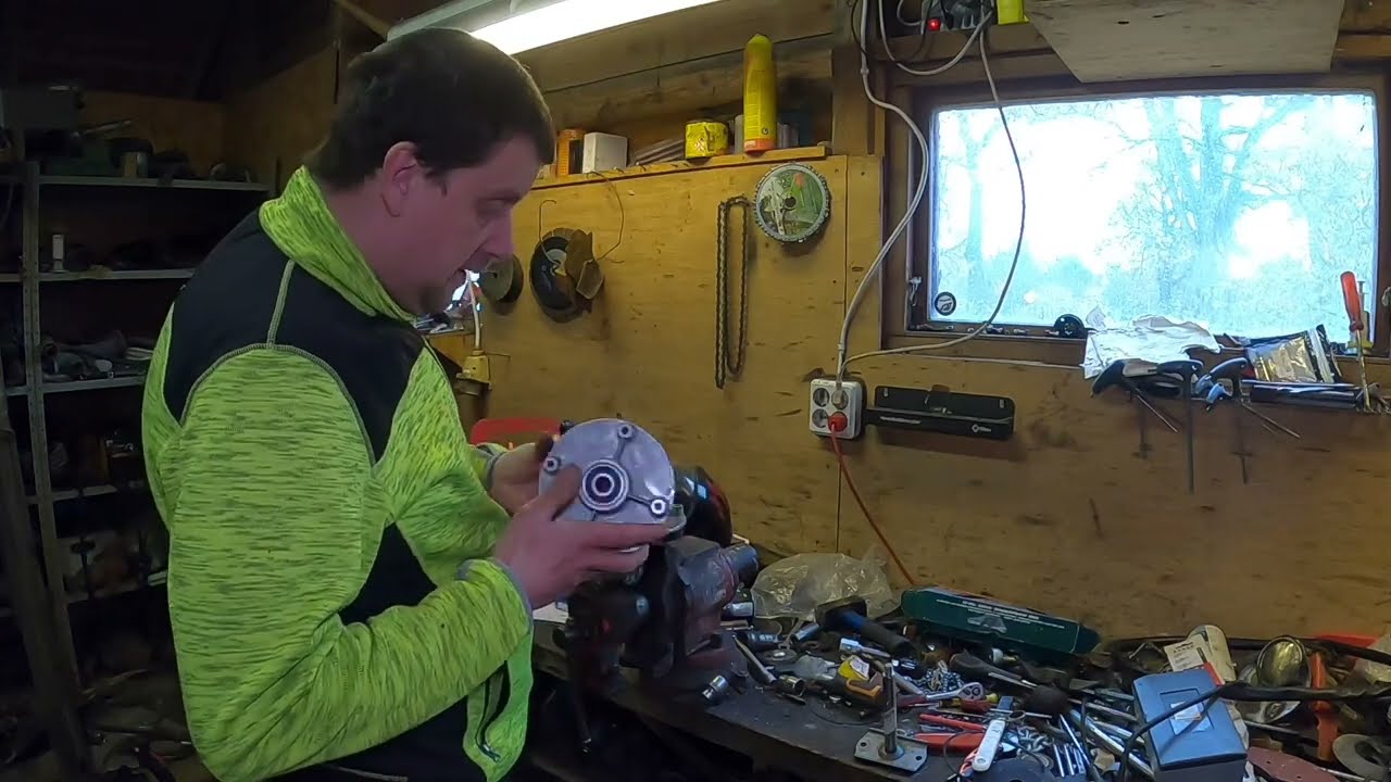 Reparerar klippbordet på stiga åkgräsklippare del 4