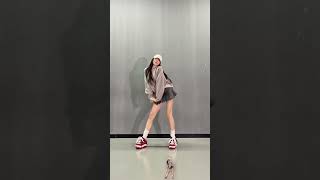 Outtawave & Dommiu李由音 - 短裙 Miniskirt Dance Cover