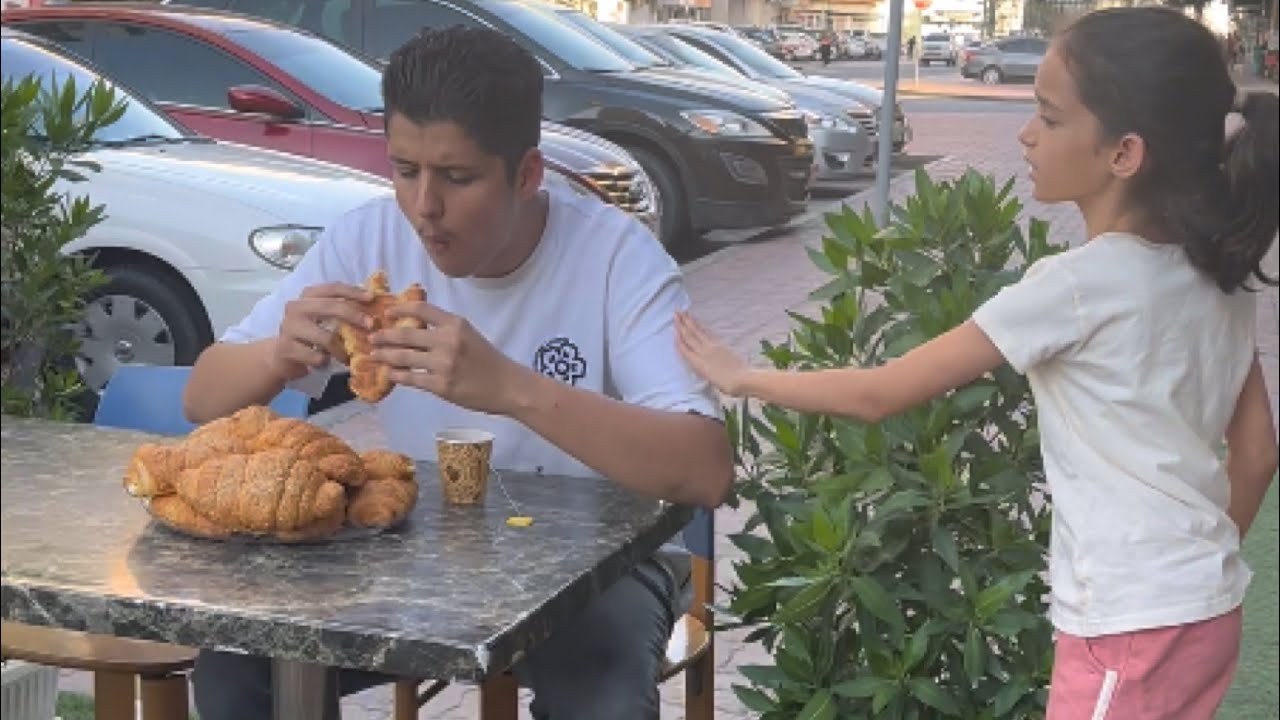 رفض ان يطعم الطفله الفقيرة وكسر خاطرها؟؟