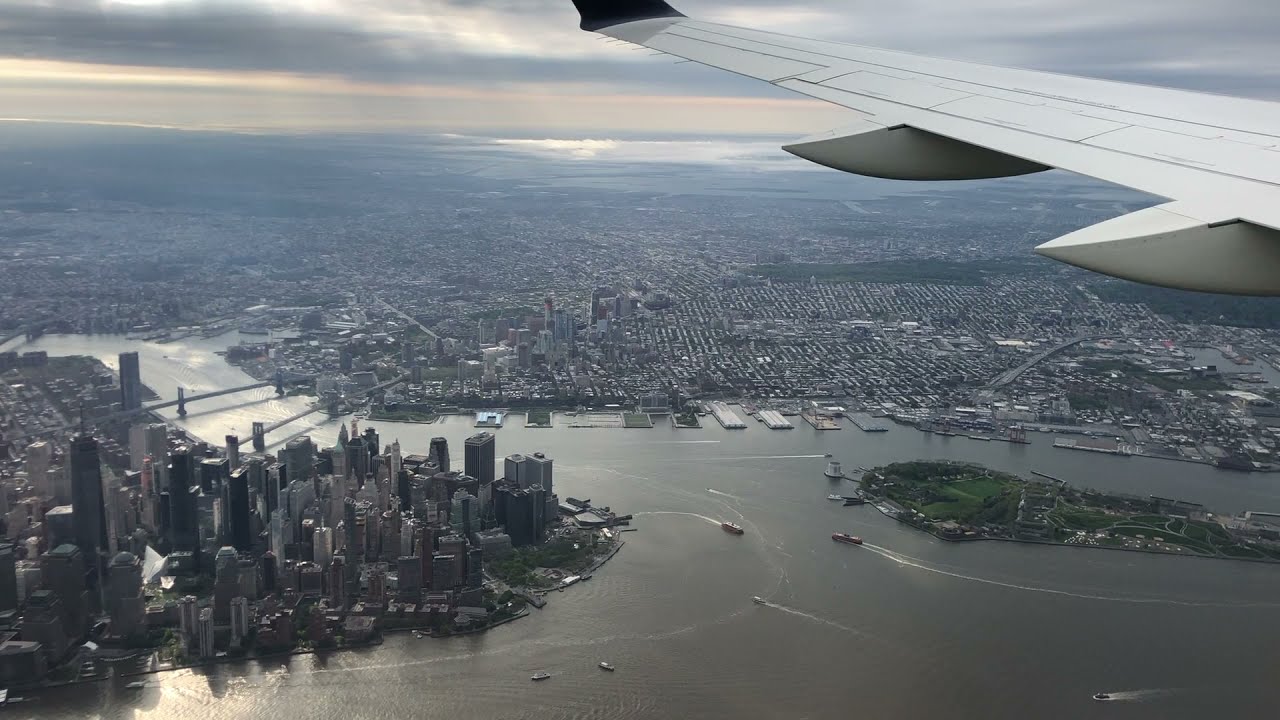 Delta A220 Landing at New York LaGuardia Airport (LGA) - AMAZING VIEW ✈️