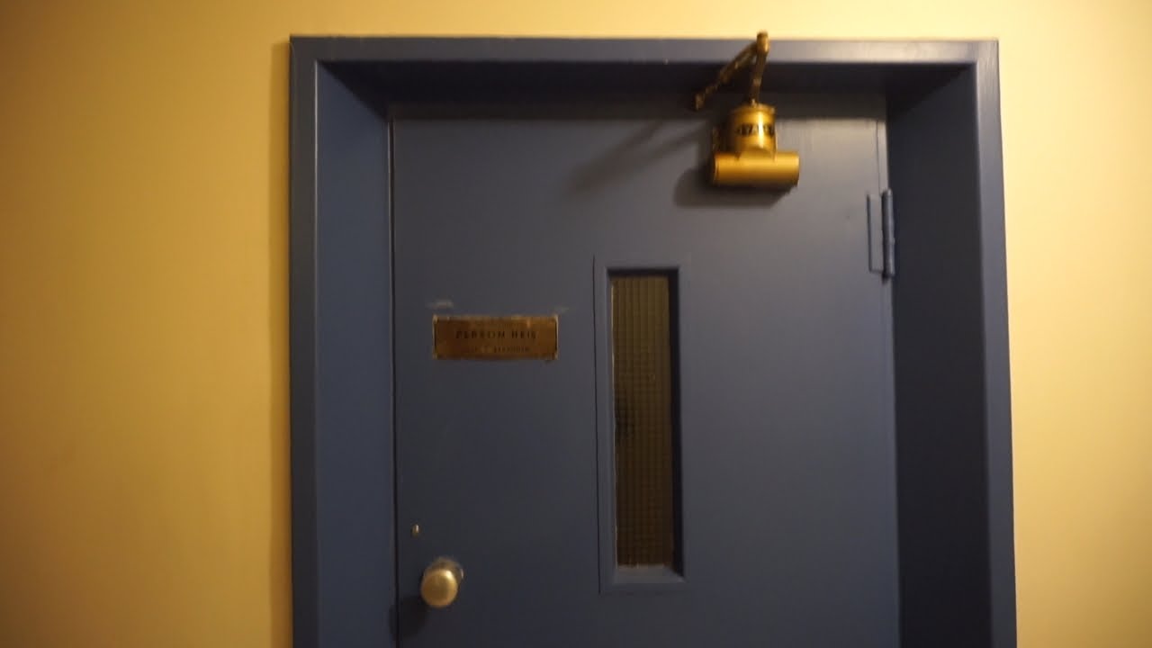 1961 Fortuna Mek. Verksted A/S traction elevator (mod by Ameco Hamar A/S) @ Toppen 1, Narvik, Norway