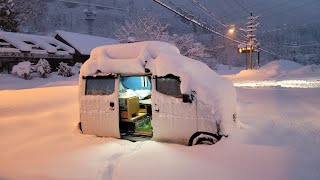 Spend the night in a car in the snow in Shirakawago, an area of heavy snowfall