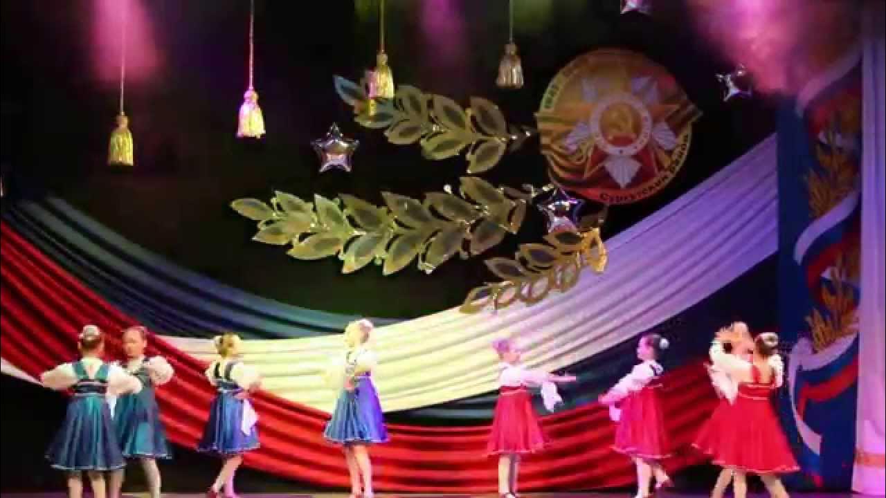 русский народный хоровод. выходили красны девицы слушать. книга по музыке 2 класс. выходили красны девицы слушать. хороводы на руси.