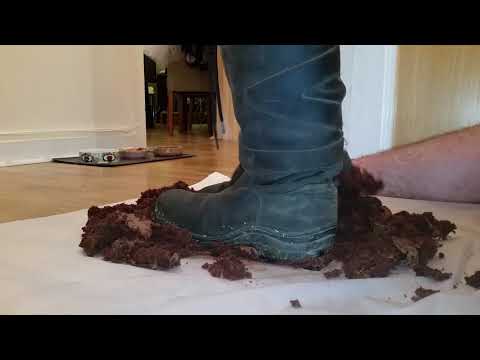 Crush Fetish Chocolate Cake Crush