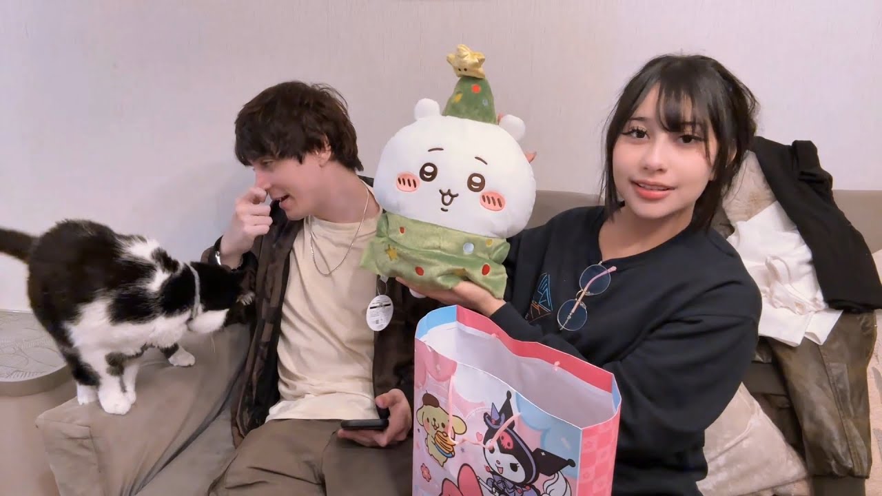 SERAPHINE Y MATT ABRIENDO REGALOS 🎁