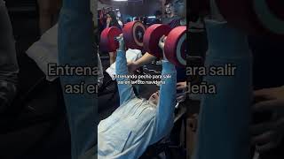 Entrenando asi para salir en la foto familiar #gym #humor #gymhumor #navidad  #fitneess #motivation