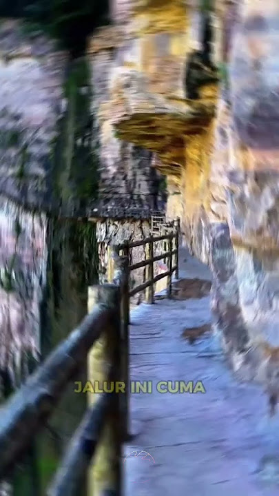 kita bisa berjalan di pinggir gunung yang menggantung keren cina!! 😎