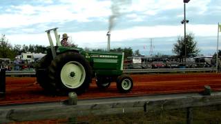 SCREAMING JIMMY! Oliver 1900 in Tractor Pull!