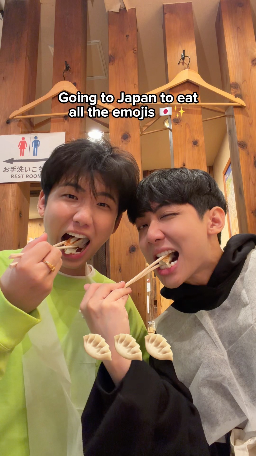 EATING JAPANESE FOOD EMOJIS 🇯🇵🍜🍣🍡🥟🍙 - YouTube