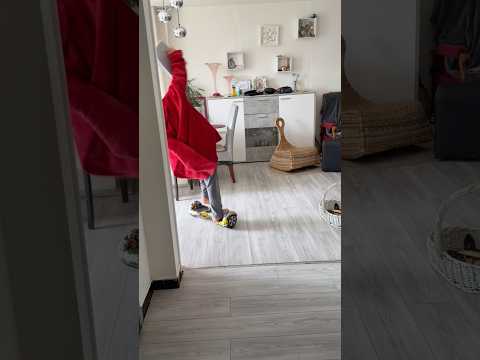 Nadim s’explose par terre en revisant sa poésie sur un overboard  🤕😂