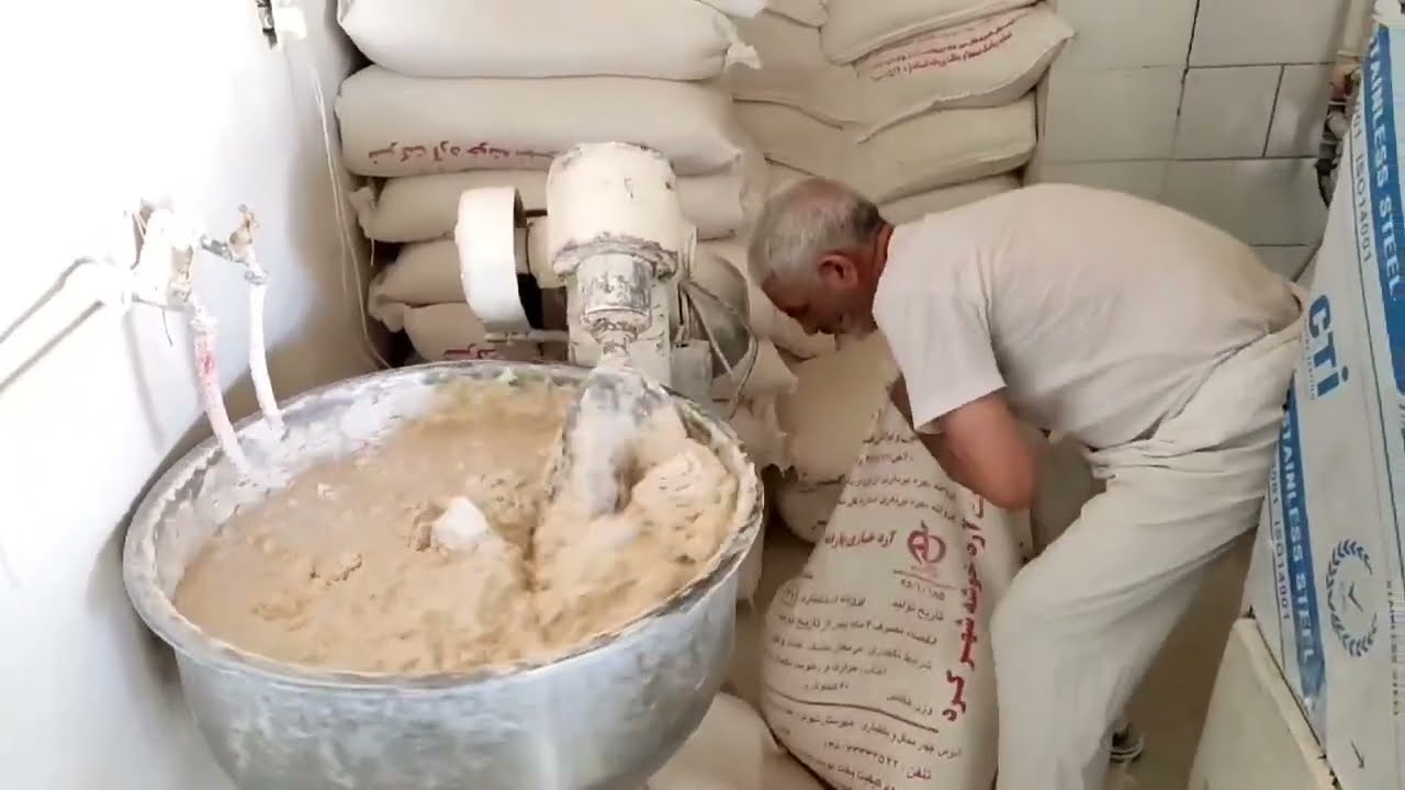 THE SECRET OF BAKING IRANIAN BREAD !!! BAKER MAN WITH MAGIC HANDS,پخت نان