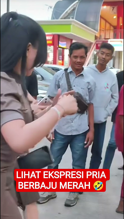 Lusyana jelita bikin salfok pria berbaju merah #dangdut #akunrandom #hiburan #adella