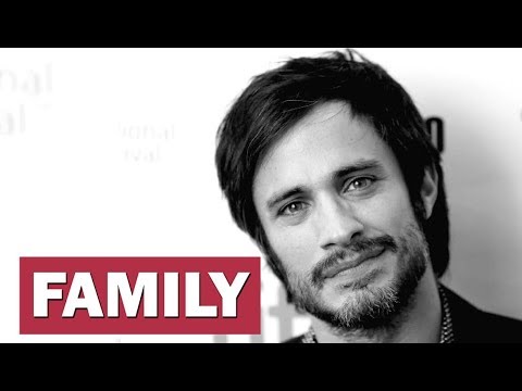 Video: Gael García Bernal Net Worth: Wiki, Menikah, Keluarga, Pernikahan, Gaji, Saudara