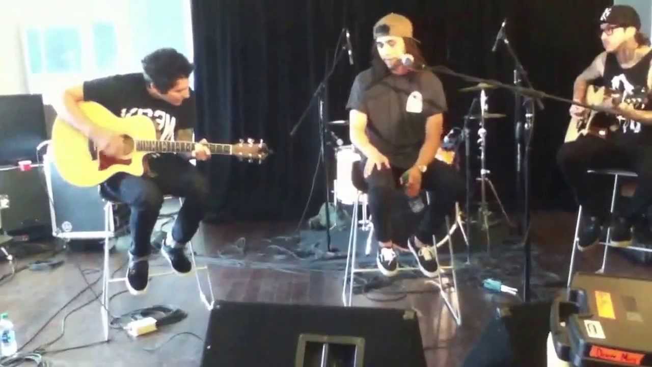 Kissing in Cars -Pierce the Veil acoustic Xbox music Seatte