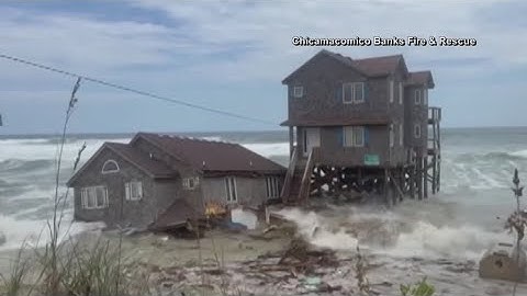 Home along Outer Banks in North Carolina washes away