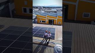 El mantenimiento de instalaciones solares fotovoltaicas en las industrias.