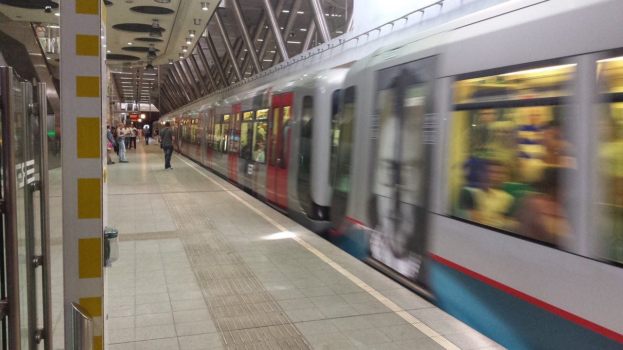 RET Metro 4*Type B (Reclame+Mid-Life Revisie) op Wilhelminaplein richting Rotterdam Centraal