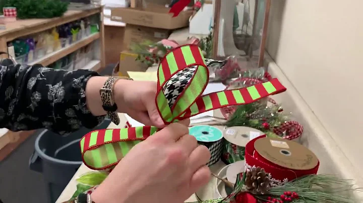 How to create Christmas accent bows to decorate la...