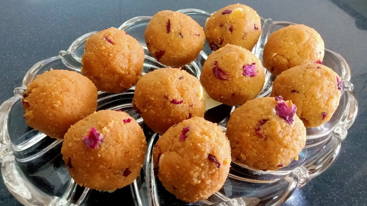 Phalodi ke Gaal ke Laddu / गाल के लड्डू # मैदा और मावे के लड्डू
