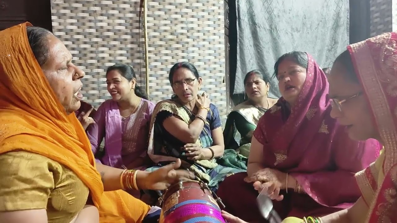 👍 सुंदर सा पुराना गीत👌 पल्लू उड़ रहे हो🔥 रानी मछला को🔥 चमकन लगो गले का हर🔥 भजन अच्छा लगे कमेंट करे👌