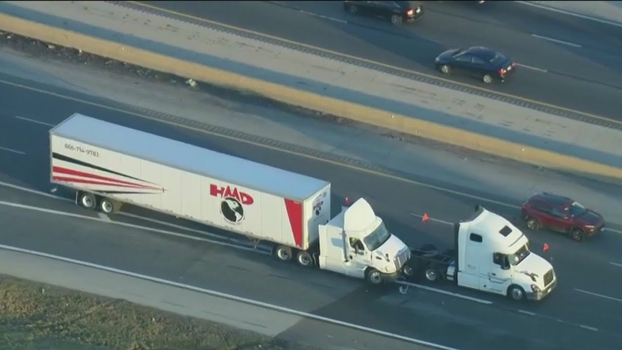 Rush hour crash in I-55 in Chicago suburbs reduces traffic to one lane