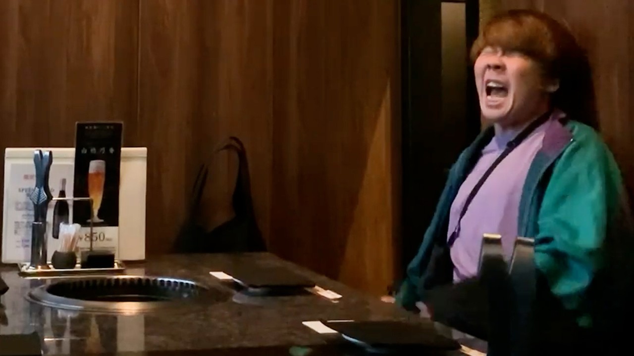 【ドッキリ】焼肉屋さんで史上最強の絶叫いたずら…