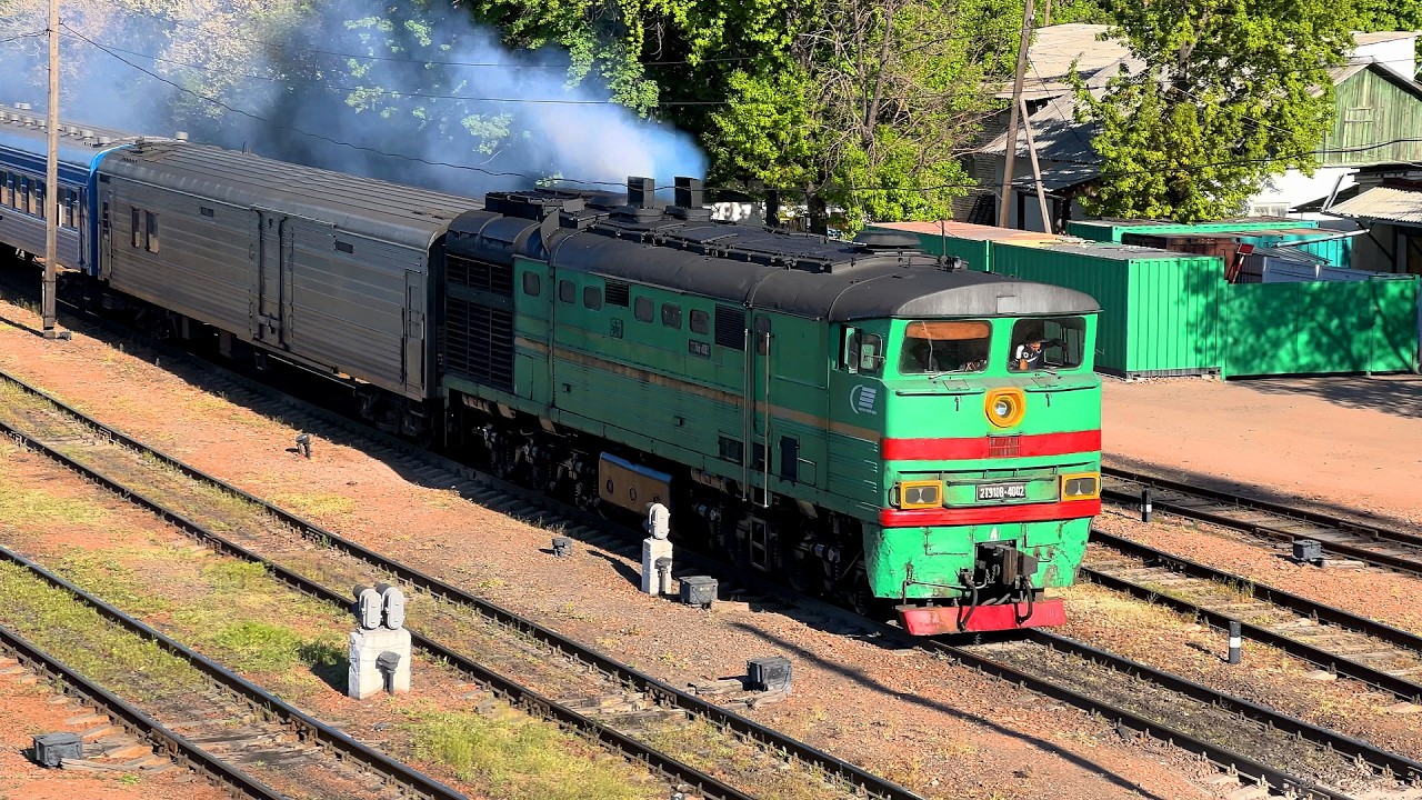 A 2TE10V-4002A diesel locomotive reverses into the Bishkek-2 railway station.