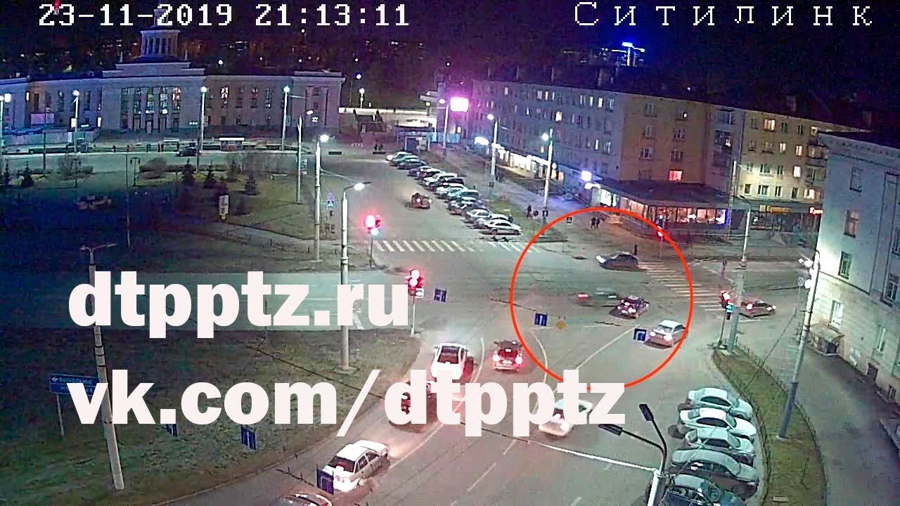 Нарушение ПДД привело к ДТП с опрокидыванием ТС - YouTube