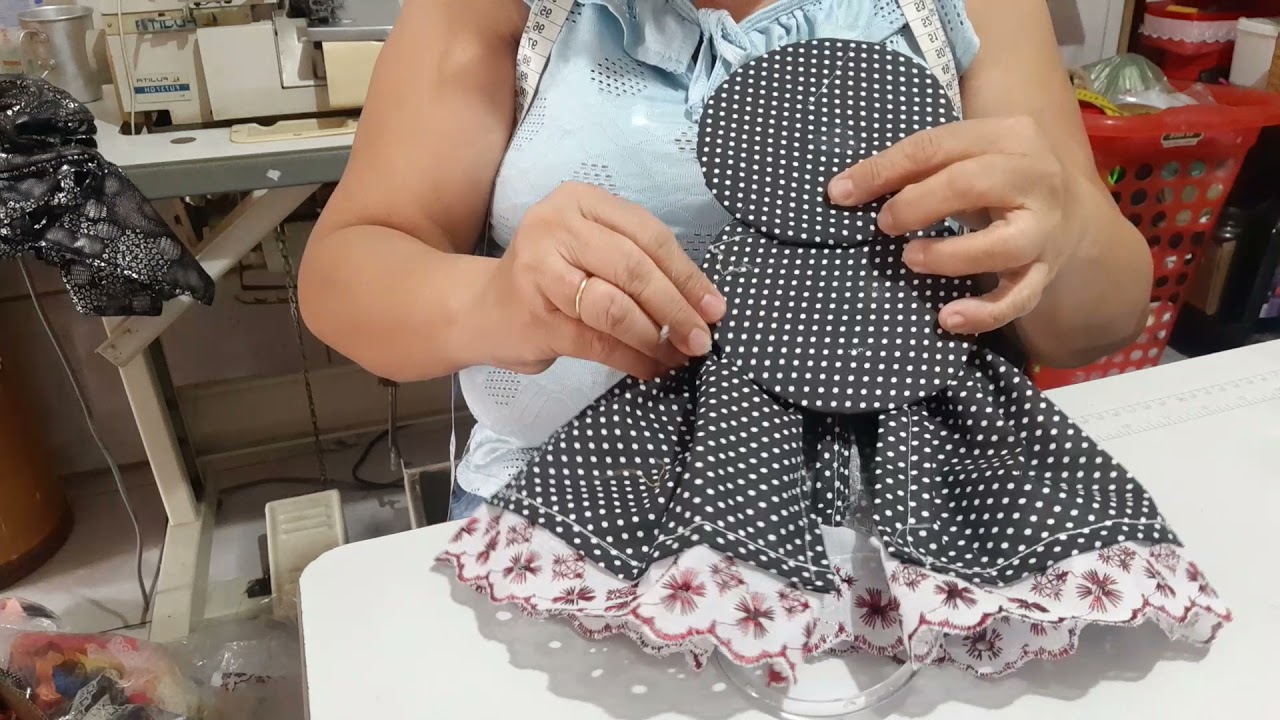 mais um projeto concluído uma galinha porta pano de prato reciclada com tampa de lata de mucilon.