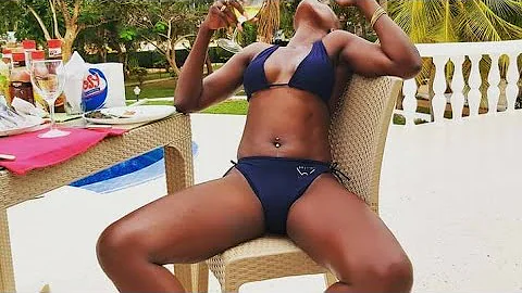 BEAUTIFUL AKOTHEE TWERKS NAKED IN THE BOAT💕💕💕💕