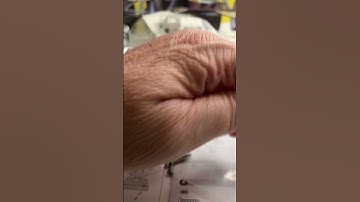 Tamiya The Grasshopper screwing the transmission together Like & subscribe.