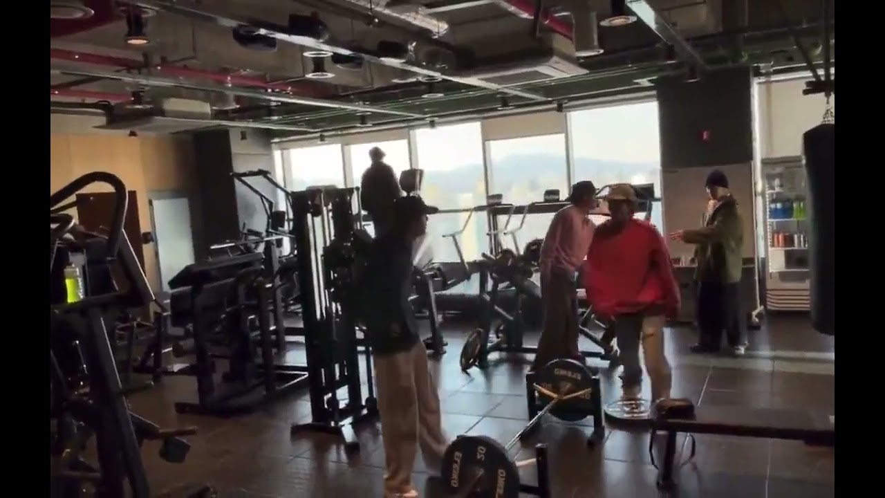  THEY WERE DOING GYM AND THEN GETTING CHAOTIC 😄💜 