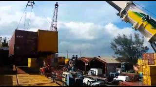 Harrison Crane handling containers on the Miami River