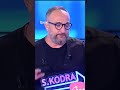 Stop/ Skandal, hiqen bordurat në shkollë që të parkojnë makinat, fëmijët në rrezik jete