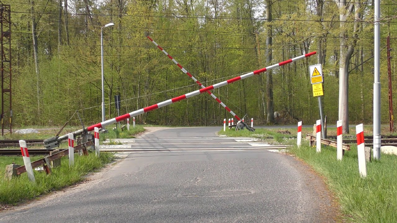 [4K] Przejazd kolejowy z rogatkami mechanicznymi, Rogalice | Polish railroad crossing