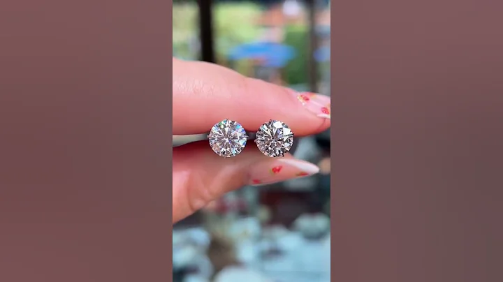 Moissanite Diamond Vs Lab Created Diamond - Which One Is Better For You?