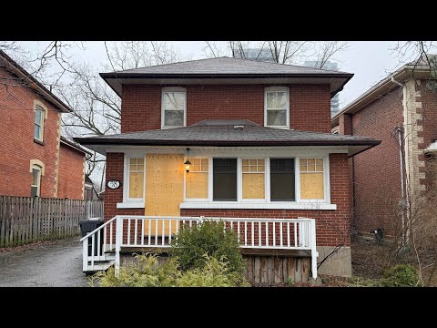 ABANDONED Roaring 1920s house untouched for 100 years! Beautiful historic woodwork 