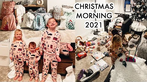 CHRISTMAS DAY 2021 SPECIAL OPENING PRESENTS | EMOT...
