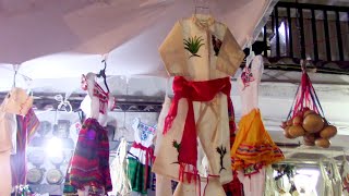 Venta de trajes típicos para la celebración a la Virgen de Guadalupe