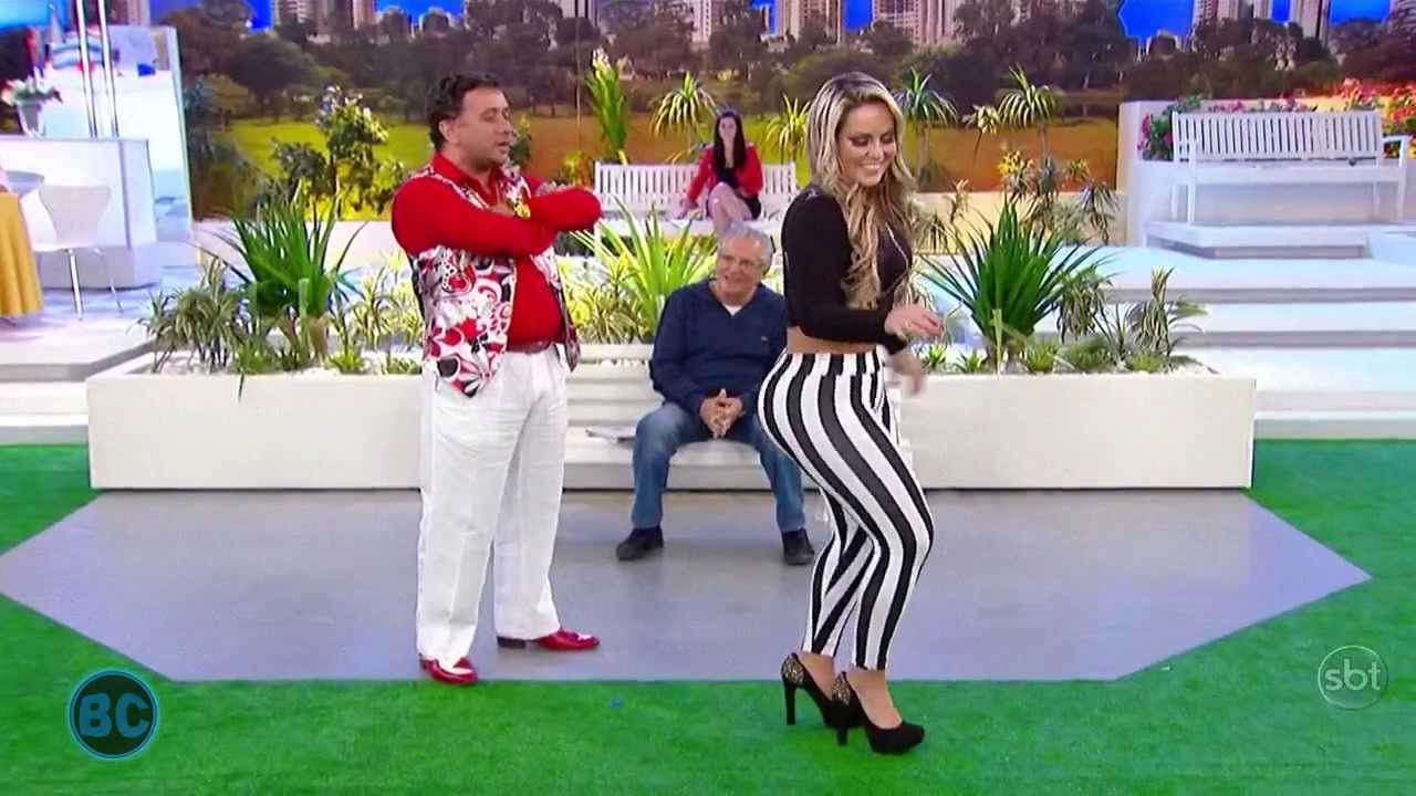 Isis Gomes Muito Gostosa Na Praça é Nossa 30-05-2013 (SBT) - YouTube