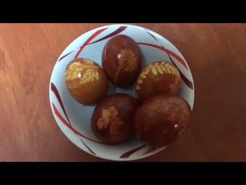 Video: Jak Malovat Vejce Cibulovými Slupkami