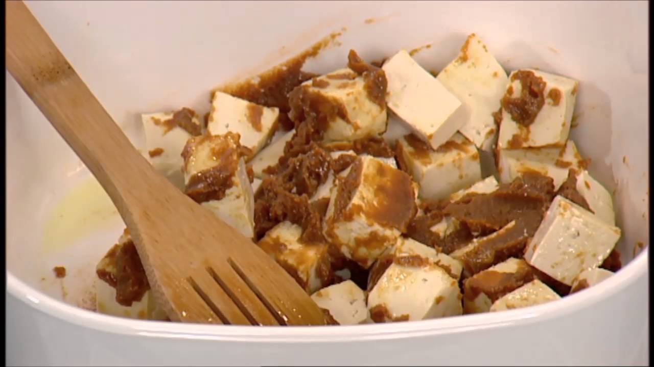 איילת הירשמן - מרק מיסו עם טופו, ירקות ואטריות