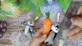Ватные елочные игрушки Зайчик с микрофоном и Зайчик  с морковкой.