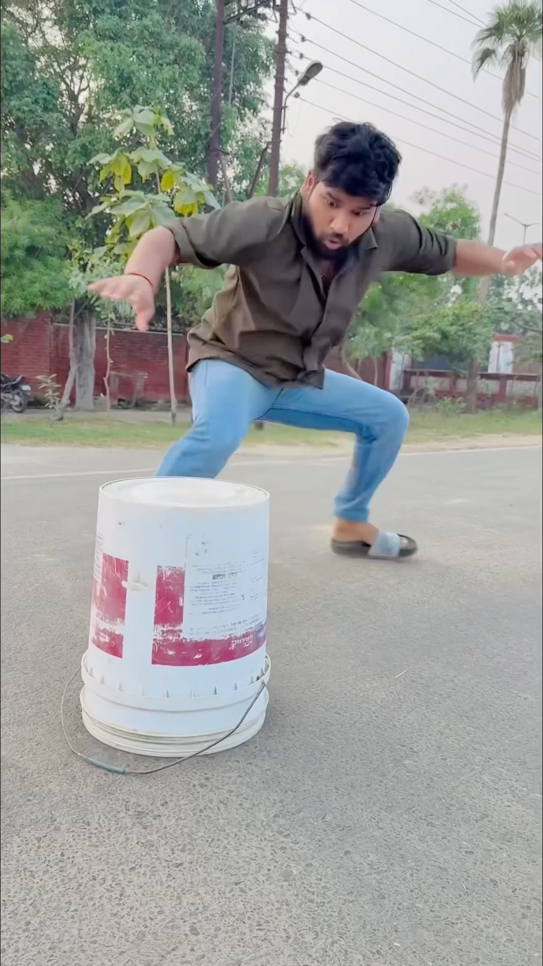 Balte ke Aandar kon hai  #comedy #tomandjerry #youtubeshorts #shorts #shortsfeed