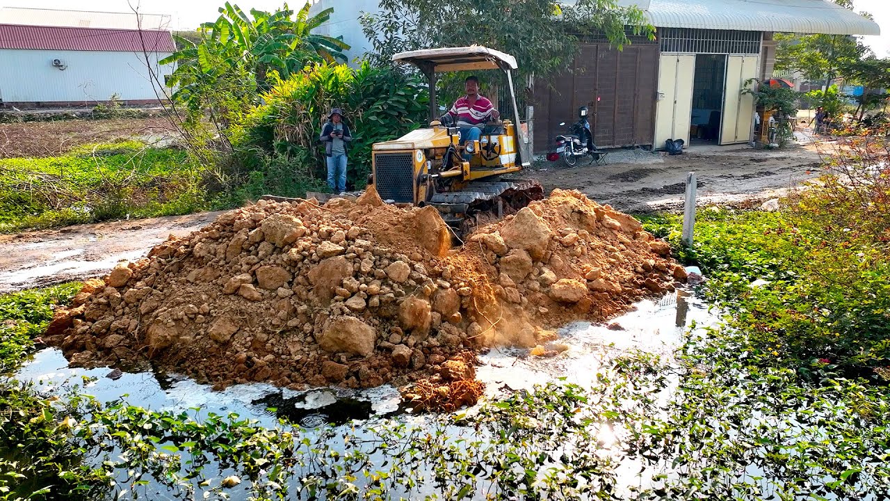 NICELY! Start Opening New Project! LANDFILL Using Skills Dozer Pushing RockSoil with 5Ton Trucks