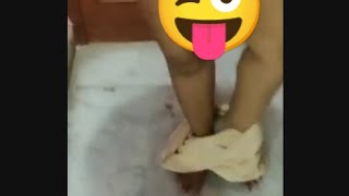 Wife show in bedroom #desi #indian #cleaning #vlog #daily  #indianvlogger #dailyvlog #navel #wife